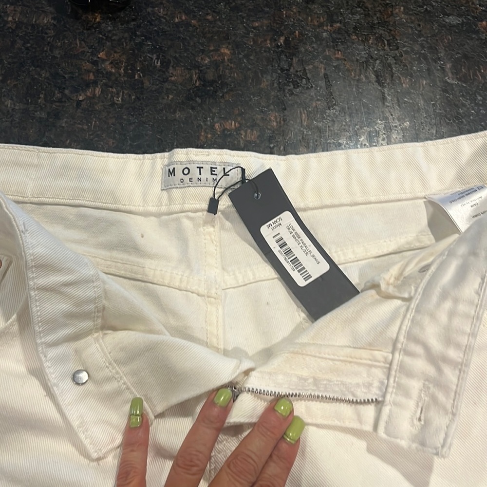 Woman’s white XL MOTEL wide leg jeans. Brand new.Never worn.Excellent condition